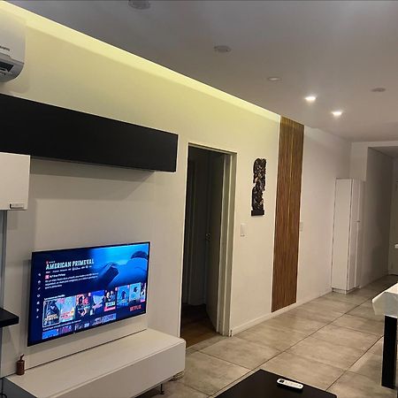 Suite In San Telmo Dormitorio En Suite Con Dos Banos Y Balcon A La Calle 부에노스아이레스 외부 사진
