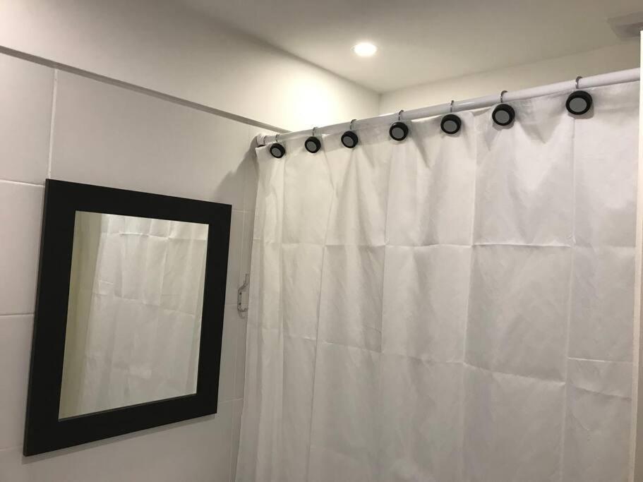 Suite In San Telmo Dormitorio En Suite Con Dos Banos Y Balcon A La Calle 부에노스아이레스 외부 사진