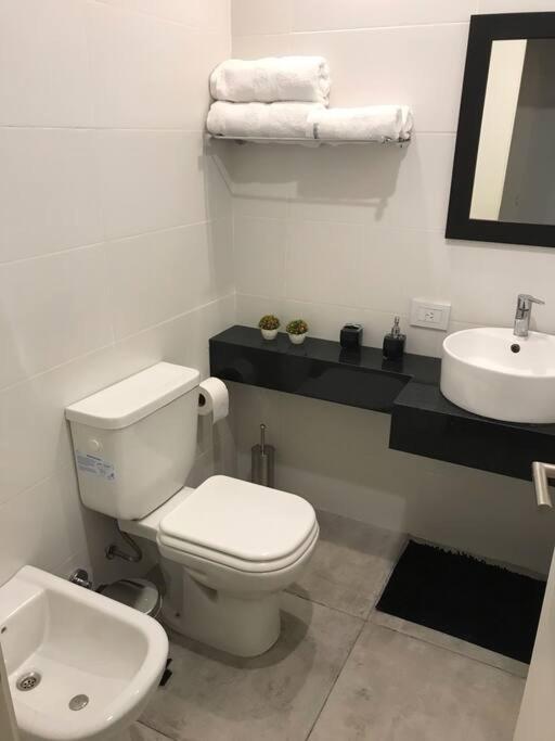 Suite In San Telmo Dormitorio En Suite Con Dos Banos Y Balcon A La Calle 부에노스아이레스 외부 사진