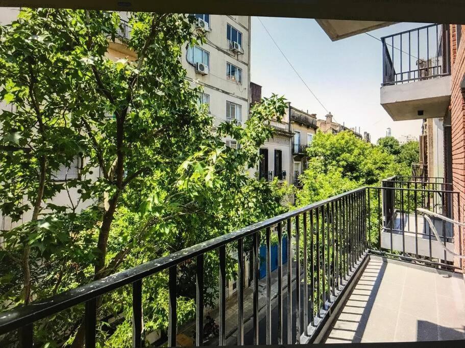 Suite In San Telmo Dormitorio En Suite Con Dos Banos Y Balcon A La Calle 부에노스아이레스 외부 사진