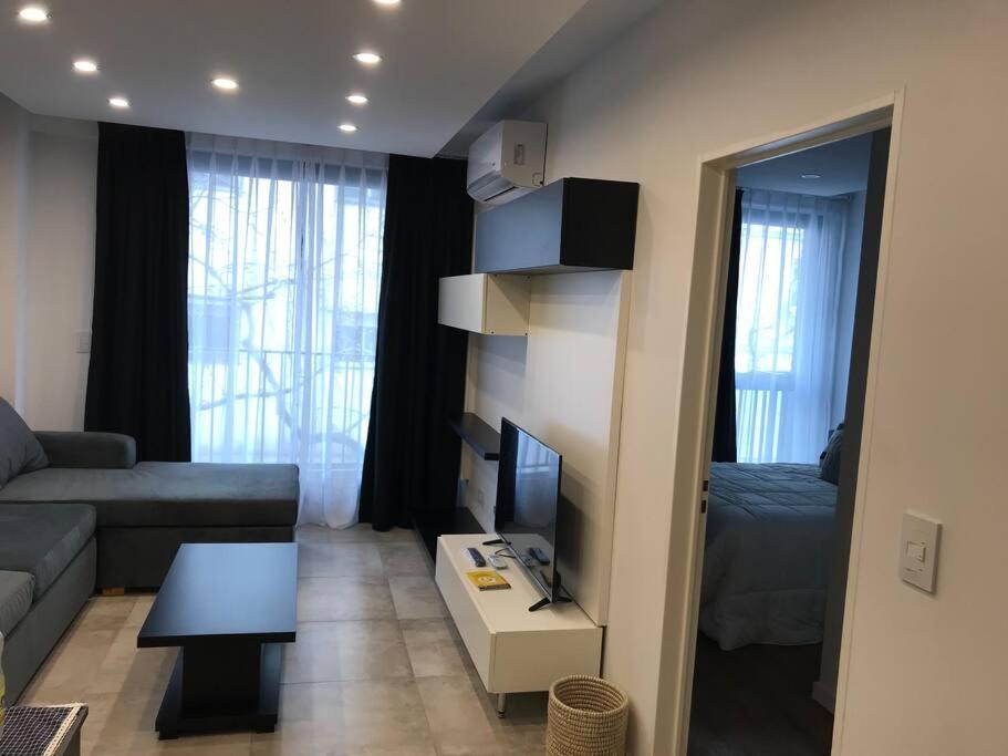 Suite In San Telmo Dormitorio En Suite Con Dos Banos Y Balcon A La Calle 부에노스아이레스 외부 사진